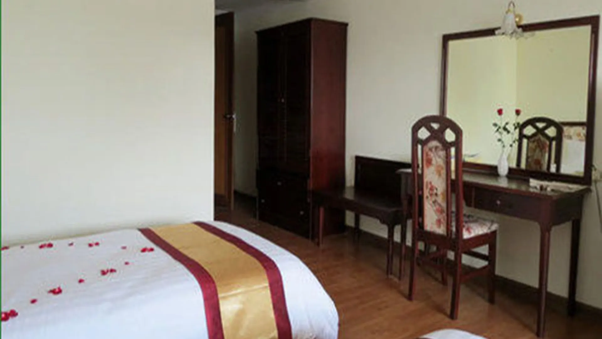 City Hotel Yangon 3*,