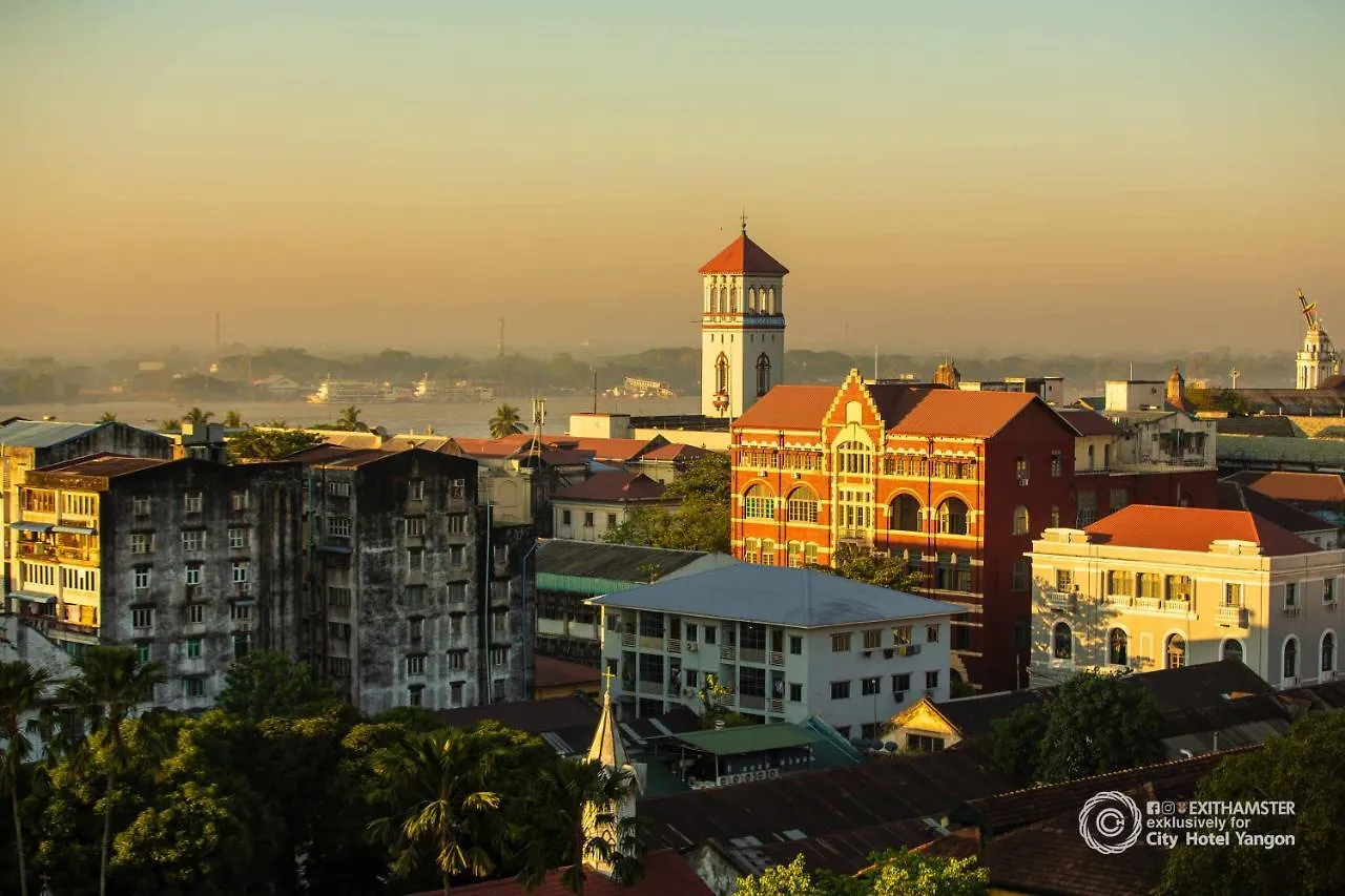 City Hotel Yangon 3*,